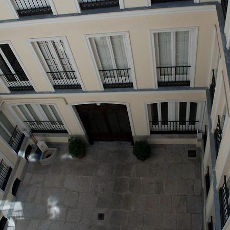Hostal Yolanda Madrid Buitenkant foto