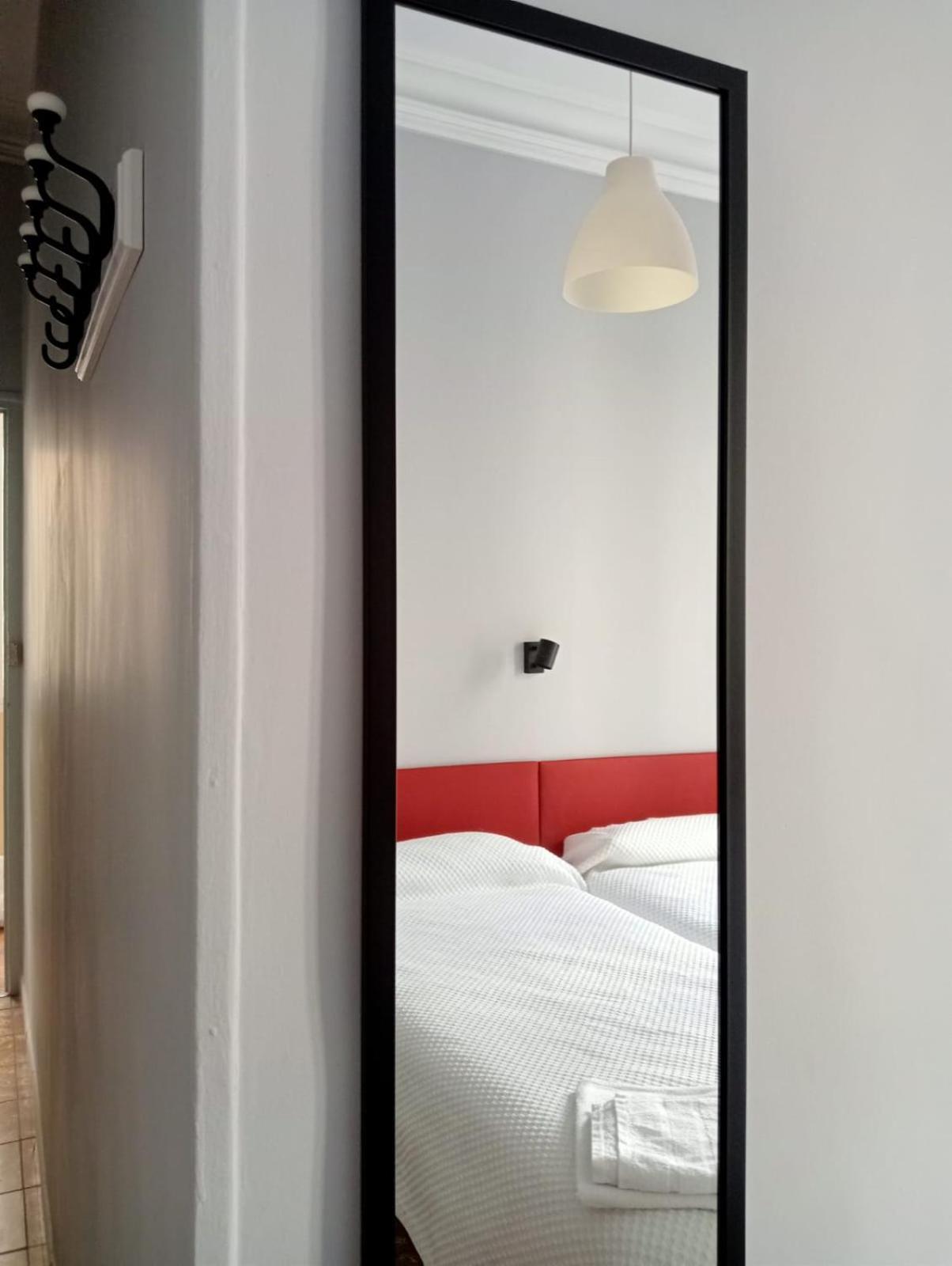 Hostal Yolanda Madrid Buitenkant foto