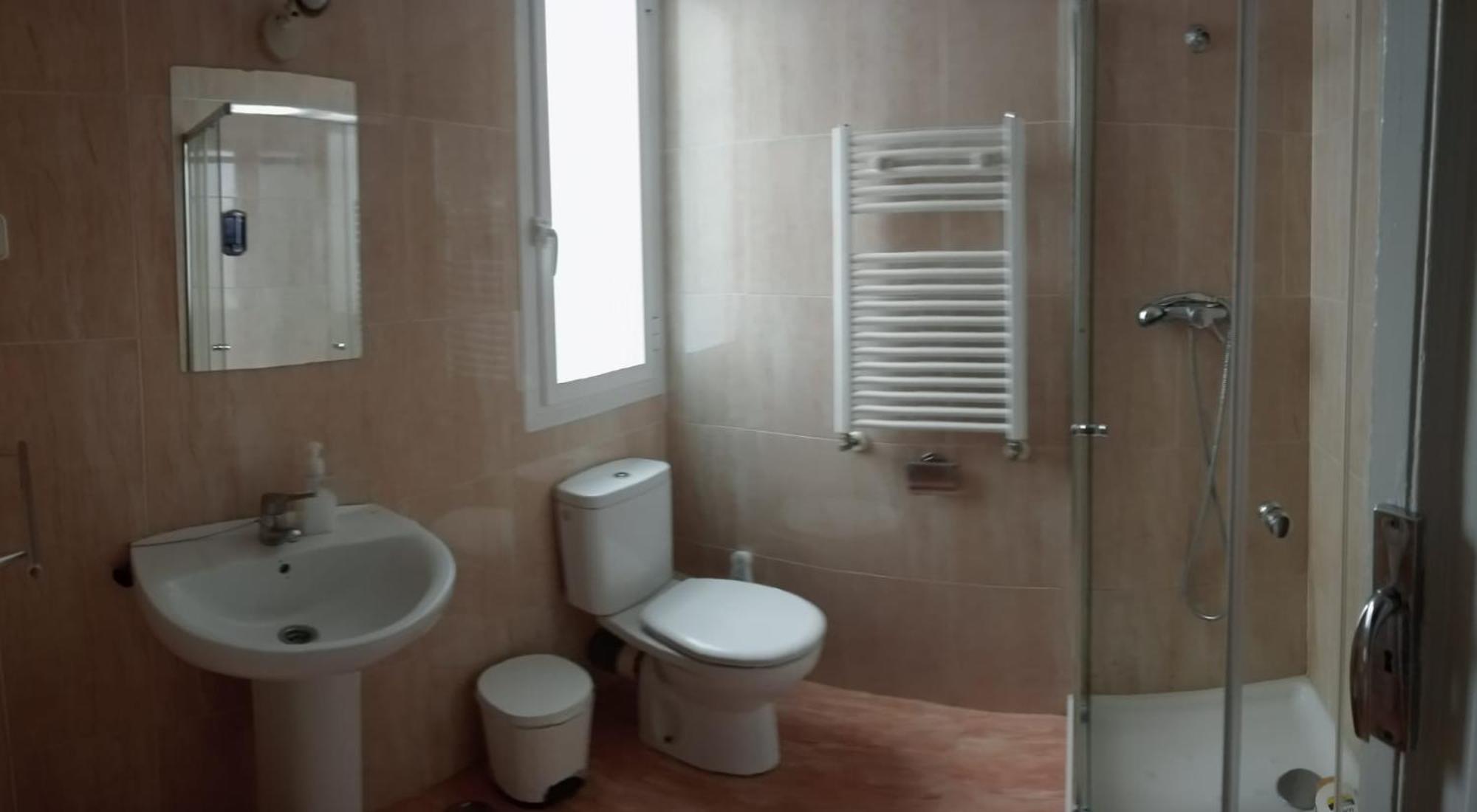 Hostal Yolanda Madrid Buitenkant foto