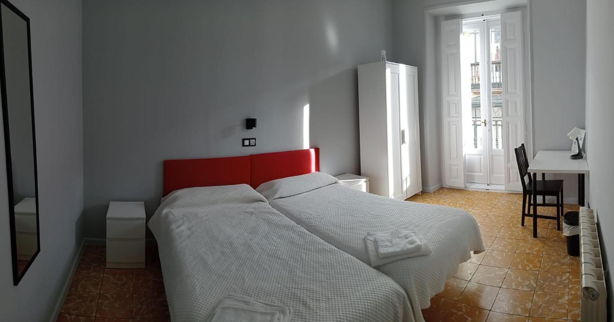 Hostal Yolanda Madrid Buitenkant foto