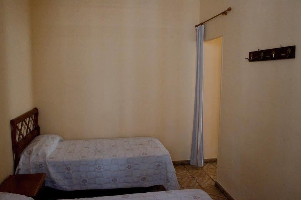 Hostal Yolanda Madrid Buitenkant foto