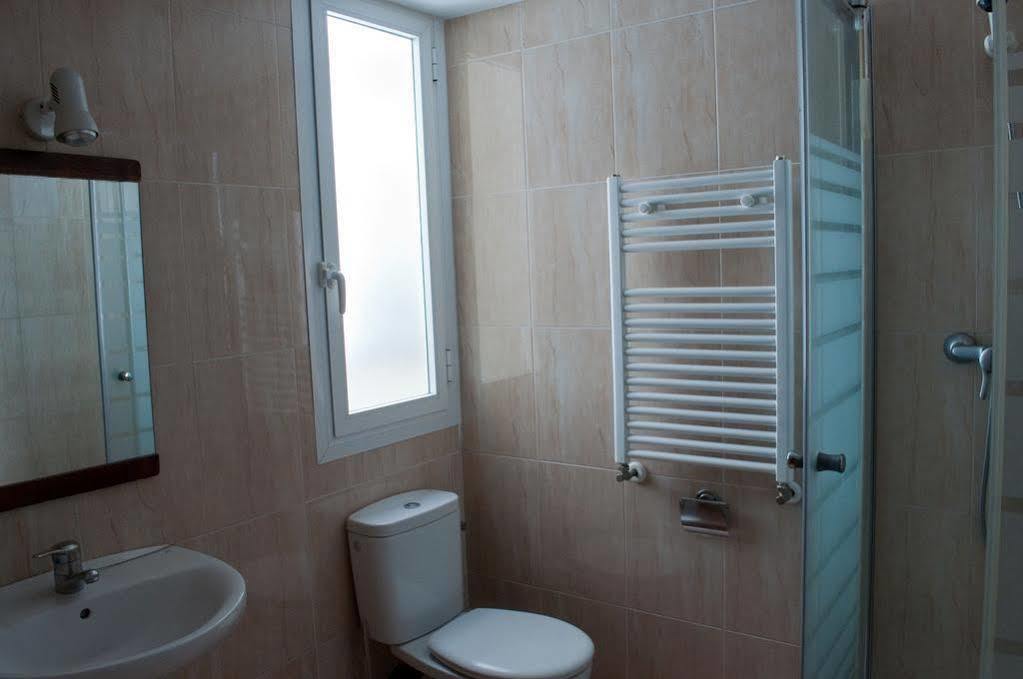 Hostal Yolanda Madrid Buitenkant foto